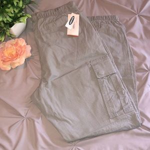 ✨LAST CHANCE FINAL SALE!!✨NWT Built-in-Flex Gray cargo pants by Old Navy